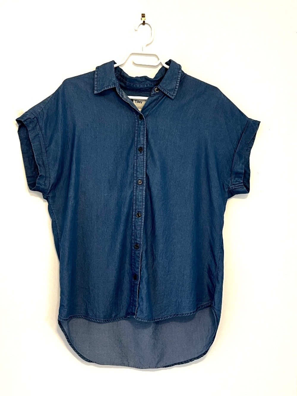 Tilley Blue Short Sleeve Button-Up Shirt Size Large Women’s Denim Look
